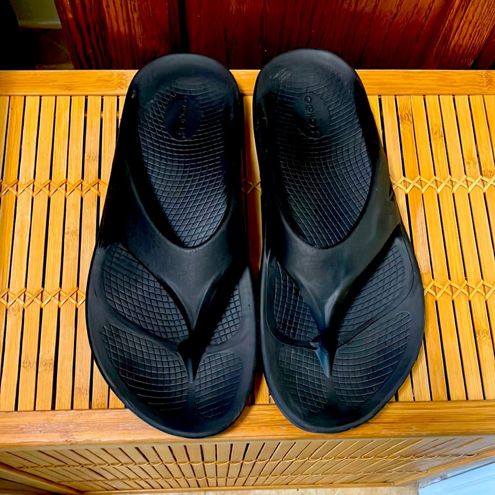 🖤🚶‍♂Oofos Black Toe Post Recovery Sandals Great Arch Support Sz M-13  W-15